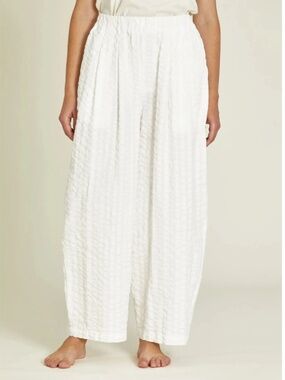 BLACK CRANE WHITE WIDE LEG PANTS SIZE XS